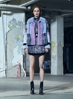 ヴェルサーチ 2016年プレフォールコレクション - 女性たちの心を豊かにするモダンワードローブ｜写真28