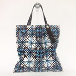 BAO BAO ISSEY MIYAKEからインパクト大のスタッズつきバッグが発売｜写真5