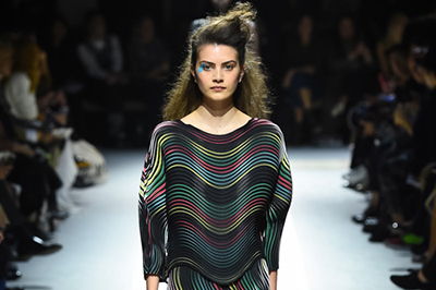 イッセイ ミヤケが2016年春夏イメージビデオを公開 - 熱帯植物の力強さをプリーツに込めて