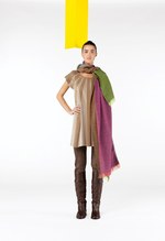 ルイス・バラガン建築のような鮮やかな色と柄で構成されたPLEATS PLEASE ISSEY MIYAKE AUTUMN WINTER 2011コレクション｜写真19