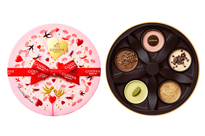 ゴディバのバレンタイン - 限定カップ型チョコレート、赤いハートが舞うデザイン | 写真