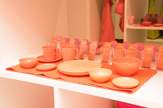 カラフルな雑貨専門店 カラジー 表参道に誕生 全商品をオレンジ ピンク 緑 青の4色で展開 ファッションプレス