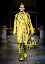 モスキーノ 2016-17年秋冬メンズコレクション - 服がキャンバス!?2Dアートを3Dに変化｜写真2