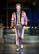 モスキーノ 2016-17年秋冬メンズコレクション - 服がキャンバス!?2Dアートを3Dに変化｜写真7