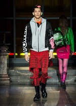 モスキーノ 2016-17年秋冬メンズコレクション - 服がキャンバス!?2Dアートを3Dに変化｜写真13