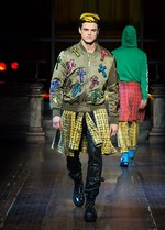 モスキーノ 2016-17年秋冬メンズコレクション - 服がキャンバス!?2Dアートを3Dに変化｜写真15