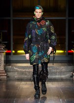 モスキーノ 2016-17年秋冬メンズコレクション - 服がキャンバス!?2Dアートを3Dに変化｜写真24