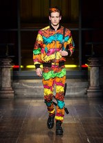 モスキーノ 2016-17年秋冬メンズコレクション - 服がキャンバス!?2Dアートを3Dに変化｜写真28