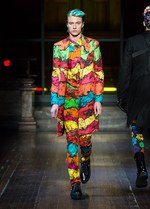 モスキーノ 2016-17年秋冬メンズコレクション - 服がキャンバス!?2Dアートを3Dに変化｜写真30
