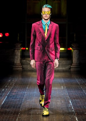 モスキーノ 2016-17年秋冬メンズコレクション - 服がキャンバス!?2Dアートを3Dに変化｜写真1