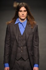 ヴィヴィアン・ウエストウッド マン 2016年秋冬コレクション - 男性的なフェミニン｜写真25