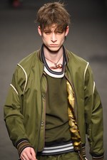 ヴィヴィアン・ウエストウッド マン 2016年秋冬コレクション - 男性的なフェミニン｜写真61