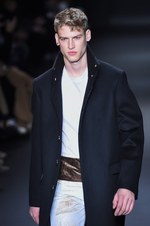 カルバン・クライン コレクション 2016年秋メンズコレクション - メタルカラーで男性らしい官能を｜写真8