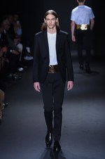 カルバン・クライン コレクション 2016年秋メンズコレクション - メタルカラーで男性らしい官能を｜写真19