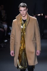 カルバン・クライン コレクション 2016年秋メンズコレクション - メタルカラーで男性らしい官能を｜写真32