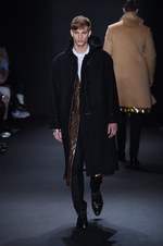 カルバン・クライン コレクション 2016年秋メンズコレクション - メタルカラーで男性らしい官能を｜写真33