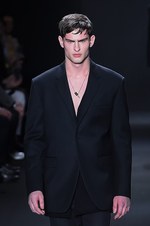 カルバン・クライン コレクション 2016年秋メンズコレクション - メタルカラーで男性らしい官能を｜写真36