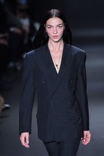 カルバン・クライン コレクション 2016年秋メンズコレクション - メタルカラーで男性らしい官能を｜写真38