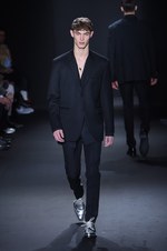 カルバン・クライン コレクション 2016年秋メンズコレクション - メタルカラーで男性らしい官能を｜写真41