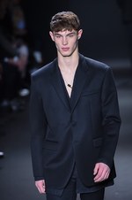 カルバン・クライン コレクション 2016年秋メンズコレクション - メタルカラーで男性らしい官能を｜写真42