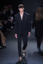 カルバン・クライン コレクション 2016年秋メンズコレクション - メタルカラーで男性らしい官能を｜写真49