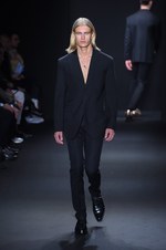 カルバン・クライン コレクション 2016年秋メンズコレクション - メタルカラーで男性らしい官能を｜写真51