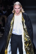 カルバン・クライン コレクション 2016年秋メンズコレクション - メタルカラーで男性らしい官能を｜写真60