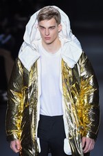 カルバン・クライン コレクション 2016年秋メンズコレクション - メタルカラーで男性らしい官能を｜写真64