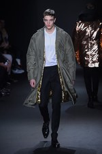 カルバン・クライン コレクション 2016年秋メンズコレクション - メタルカラーで男性らしい官能を｜写真73