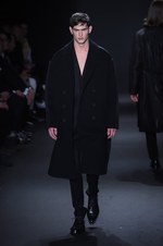 カルバン・クライン コレクション 2016年秋メンズコレクション - メタルカラーで男性らしい官能を｜写真77