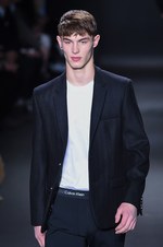 カルバン・クライン コレクション 2016年秋メンズコレクション - メタルカラーで男性らしい官能を｜写真82