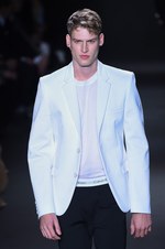 カルバン・クライン コレクション 2016年秋メンズコレクション - メタルカラーで男性らしい官能を｜写真84