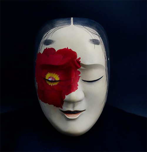 彫刻家・淺野健一の新作展「monstrum」東京・青山で開催、正体不明の存在からの警告を面や兜で表現 | 写真