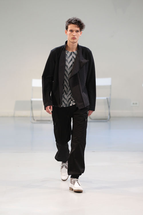 人と服と「ペン」との関係性-イッセイ ミヤケ(ISSEY MIYAKE)、2011