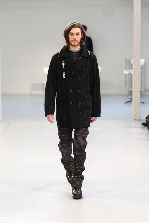 “ペン”に再注目！ISSEY MIYAKE(イッセイ ミヤケ)の2011-2012年秋冬メンズコレクション | 写真