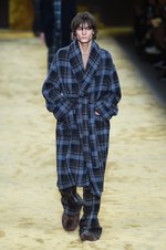 フェンディ 2016年秋冬メンズコレクション - アットホームな空間で心地よいほど贅沢に｜写真1