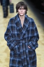 フェンディ 2016年秋冬メンズコレクション - アットホームな空間で心地よいほど贅沢に｜写真3