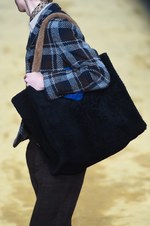 フェンディ 2016年秋冬メンズコレクション - アットホームな空間で心地よいほど贅沢に｜写真17