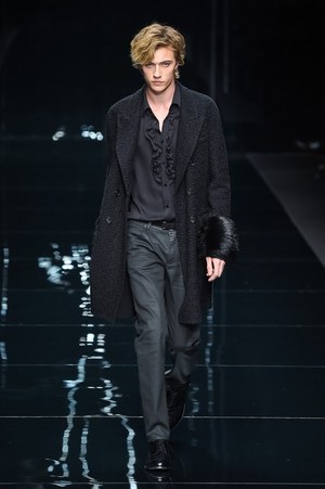 エルマンノ シェルヴィーノ 2016年秋冬メンズコレクション - ロック×ミリタリーを柔らかな音色で｜写真1