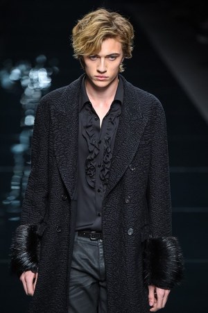 エルマンノ シェルヴィーノ 2016年秋冬メンズコレクション - ロック×ミリタリーを柔らかな音色で｜写真2