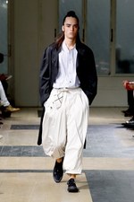 現代によみがえった幕末のサムライ達　ヨウジヤマモト(Yohji Yamamoto) 2012年春夏メンズコレクション｜写真47