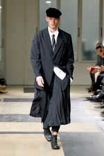 現代によみがえった幕末のサムライ達　ヨウジヤマモト(Yohji Yamamoto) 2012年春夏メンズコレクション｜写真56