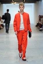 最新技術で実現するスーパーモダンなテーラードスタイル コスチューム ナショナル オム（CoSTUME NATIONAL HOMME）、2012年春夏コレクション｜写真23