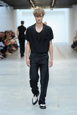 最新技術で実現するスーパーモダンなテーラードスタイル コスチューム ナショナル オム（CoSTUME NATIONAL HOMME）、2012年春夏コレクション｜写真29