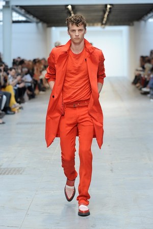 最新技術で実現するスーパーモダンなテーラードスタイル コスチューム ナショナル オム（CoSTUME NATIONAL HOMME）、2012年春夏コレクション｜写真21