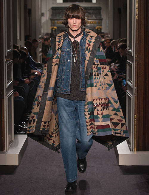 ヴァレンティノ 16年秋冬メンズコレクション ネイティブ アメリカンとパンクを融合させる旅 ファッションプレス