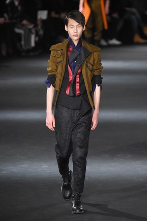 アン ドゥムルメステール(ANN DEMEULEMEESTER) 2016-17年秋冬 メンズコレクション  - 写真38