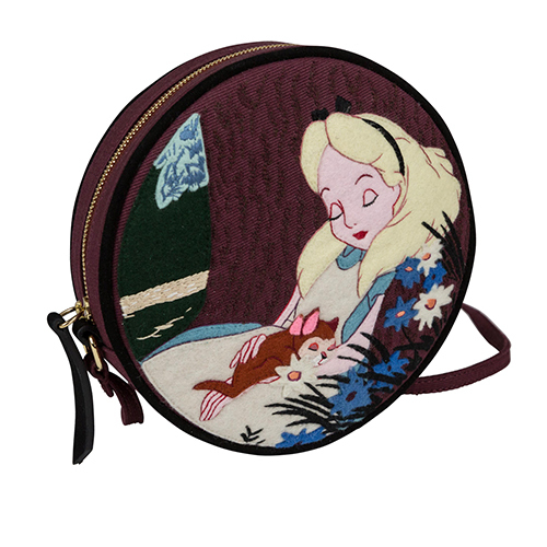 『不思議の国のアリス』を描いたバッグが登場 - オランピア ル タンのハンドメイドによる刺繍 | 写真