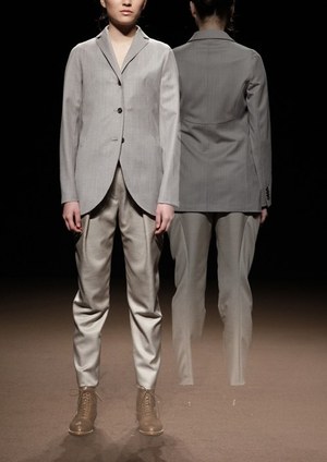 シンプルな中にユニークなデザインが潜む サポートサーフェス(support surface)、2011-2012年秋冬コレクション｜写真3
