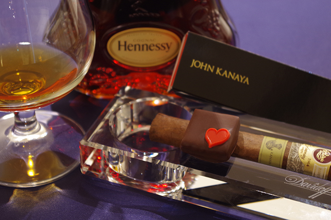 ジョン カナヤよりバレンタインの新作 - ヘネシーX.Oの贅沢な味わい、時を刻むスパイス入りショコラ | 写真